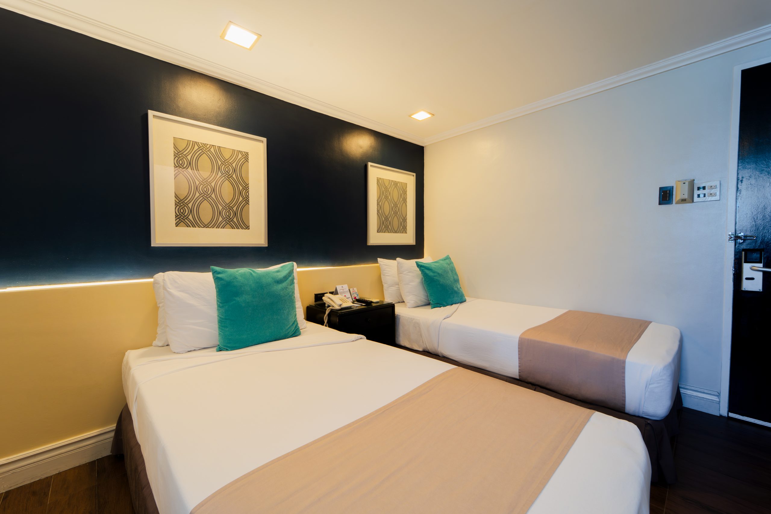 STANDARD ROOM TWO SINGLE BED-Enhanced-NR-Edit (2)